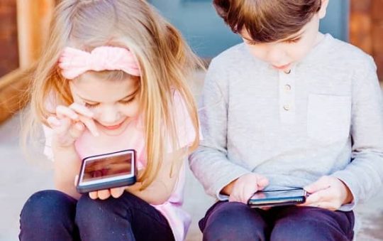 5 Toys your kids should play with instead of a phone